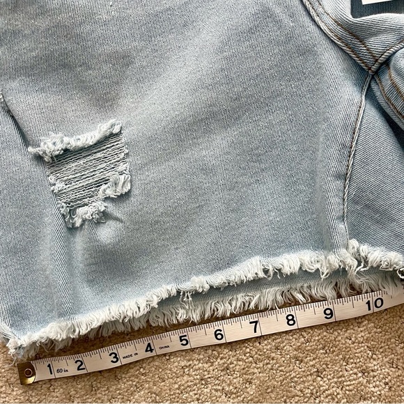 (NWT) YMI Dream Authentic Women’s Blue LightWash Distressed DenimShorts-16 & 20 - Picture 7 of 10